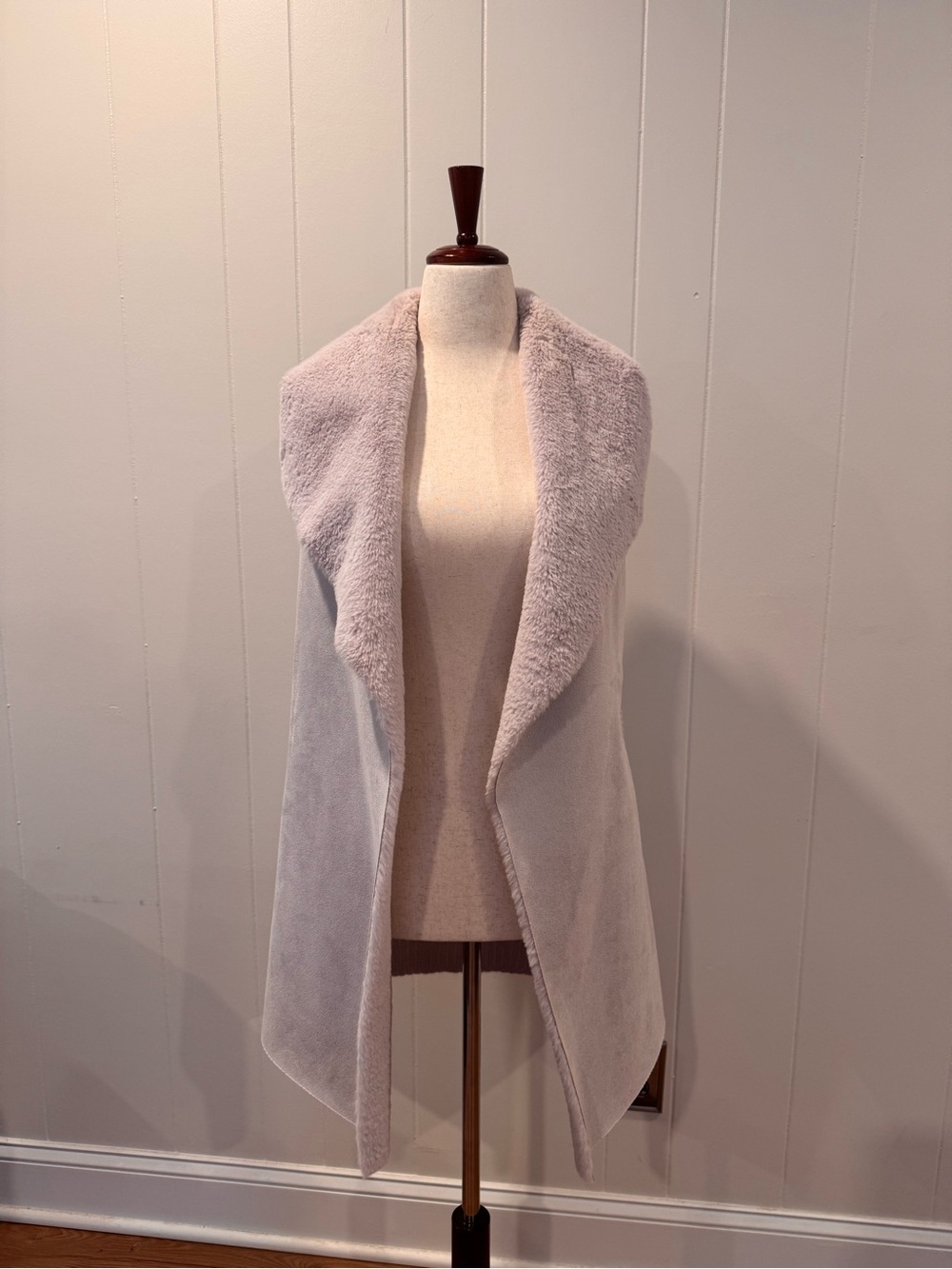Plush Open-Front Women's Sweater Vest - Light Lavender-pale pink color